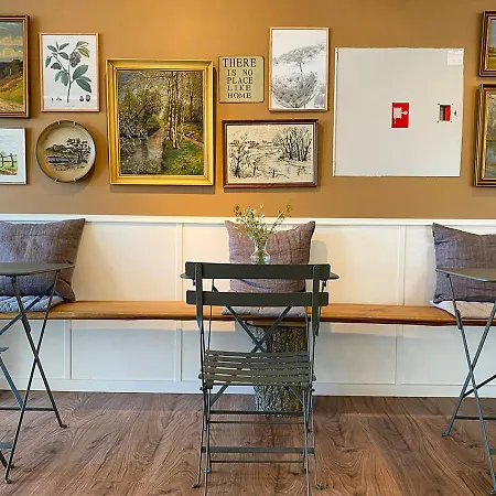 Отель Blomme's Place *